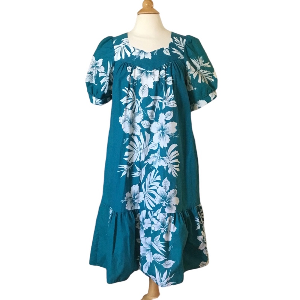 Vintage Royal Creations Hawaii Floral Hawaiian Dress